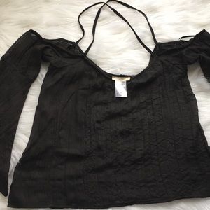InTu Crisscross Back Black Tunic trumpet sleeve